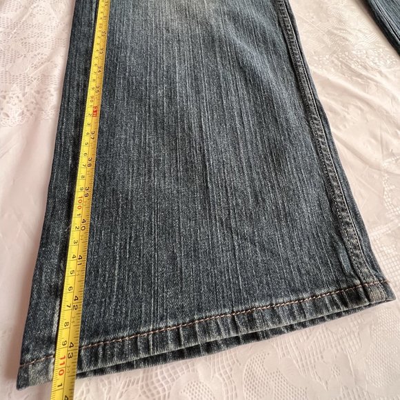 LEVI STRAUSS & CO. Men's 42x32 Style 559 Relaxed Straight Fit Jeans - Picture 13 of 16